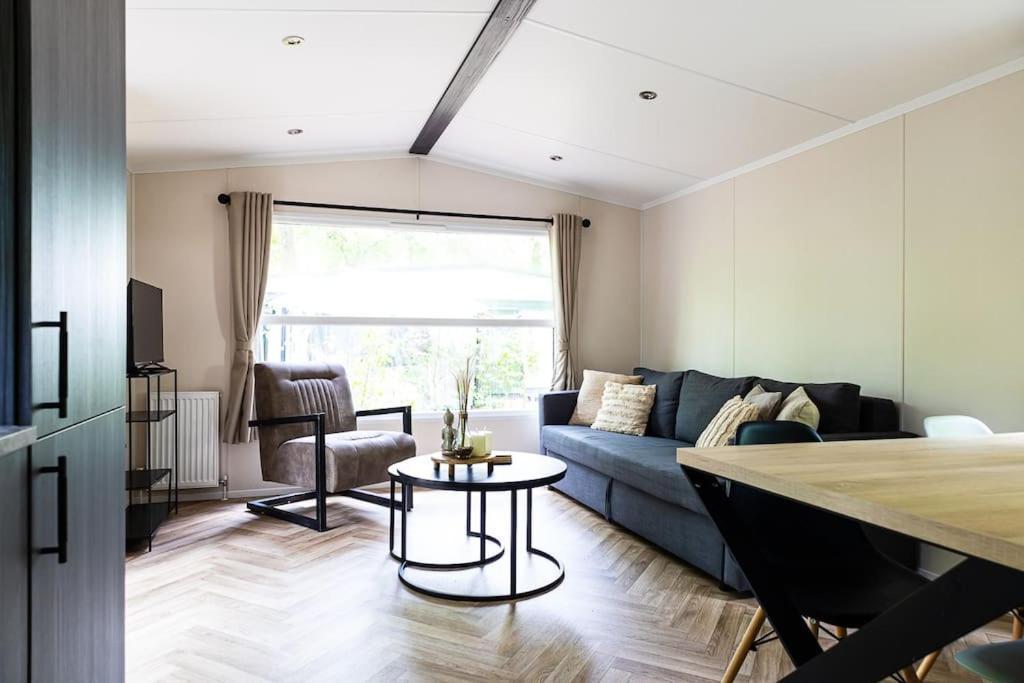 Prachtig Chalet In De Bossen นึนชเปท ภายนอก รูปภาพ