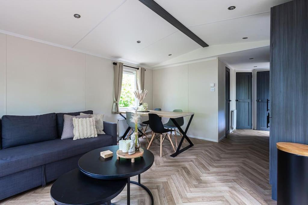 Prachtig Chalet In De Bossen นึนชเปท ภายนอก รูปภาพ